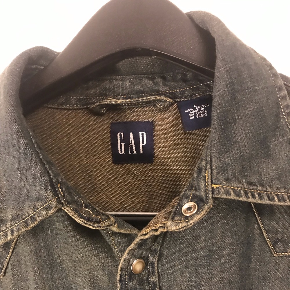 Vintage gap 100% cotton men’s denim button up